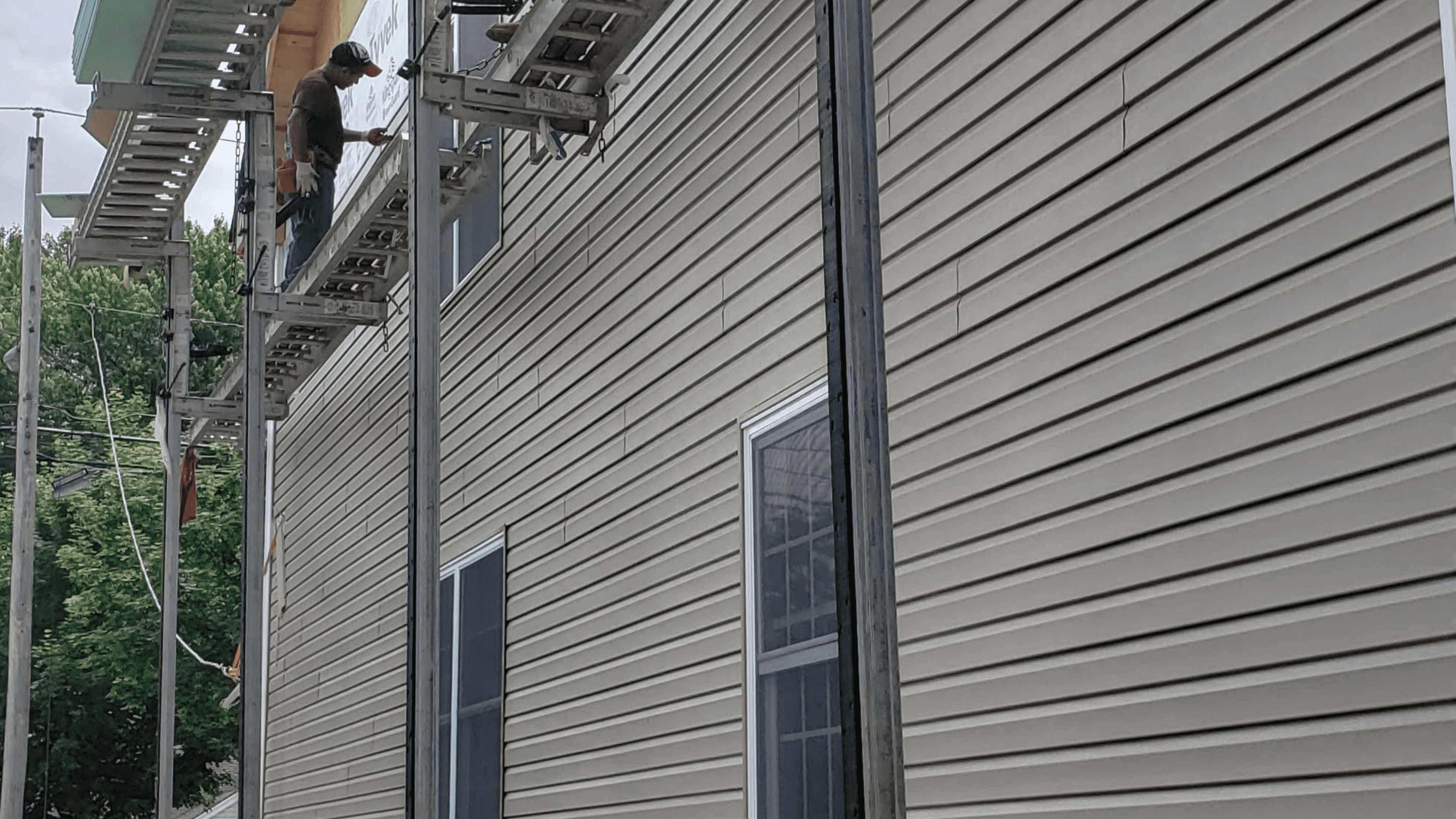 Alex Contractors LLC - siding installation (1)